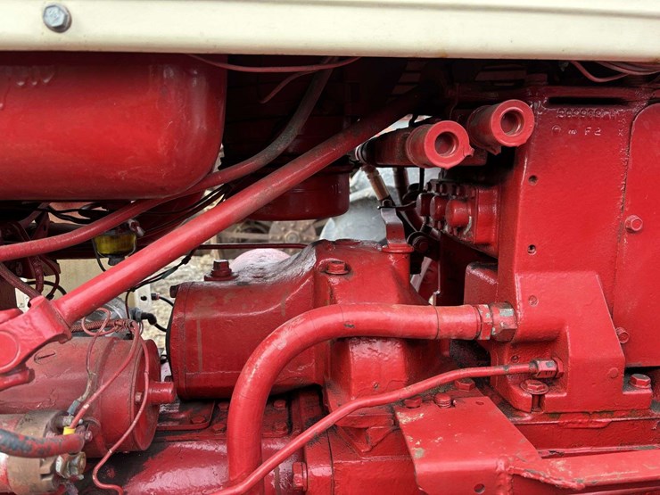 farmall-560-wide-front-(puller?)-image-31