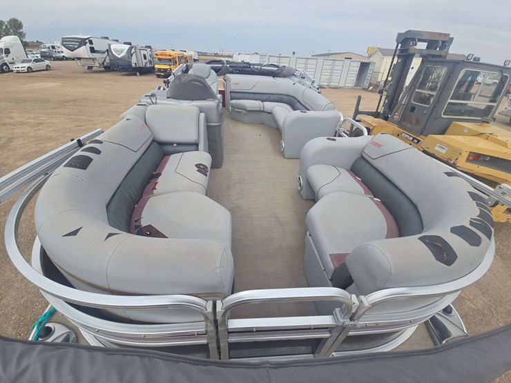 2017-lowe-ss210-pontoon-boat-image-12