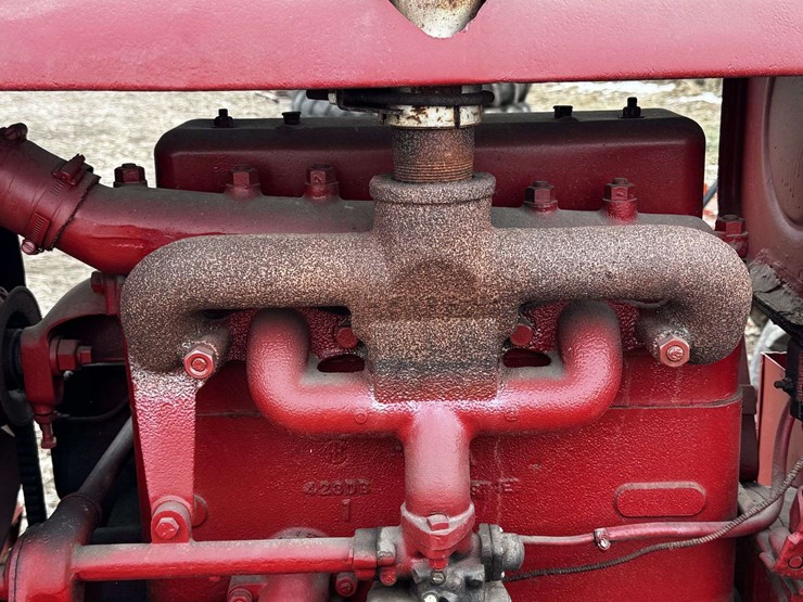 farmall-f-20-narrow-front-on-rubber-image-54