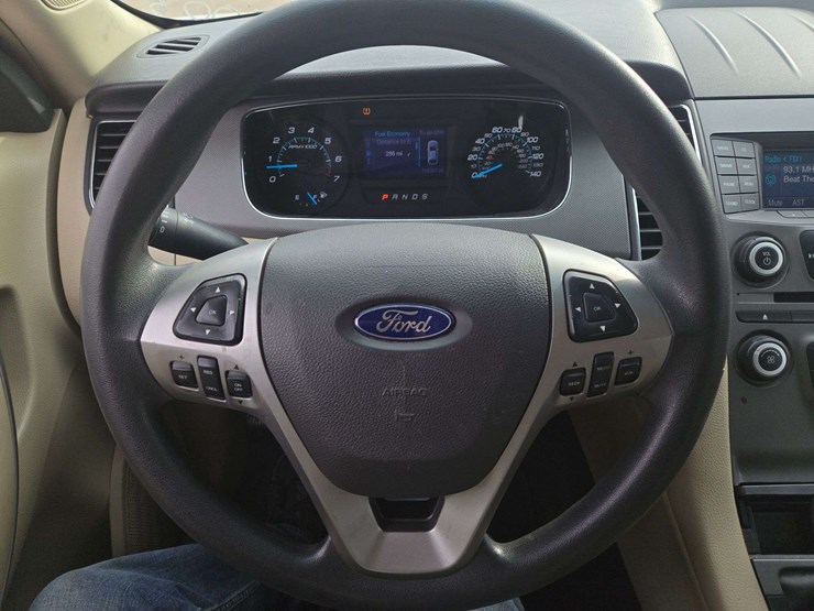 2013-ford-taurus-se-sedan-4d-image-15