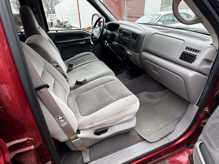 ford-f350-xlt-image-25