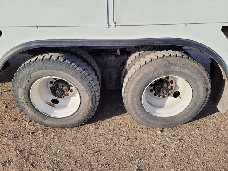 2009-international-harvester-sx525-truck-digger-derrick-truck-image-36