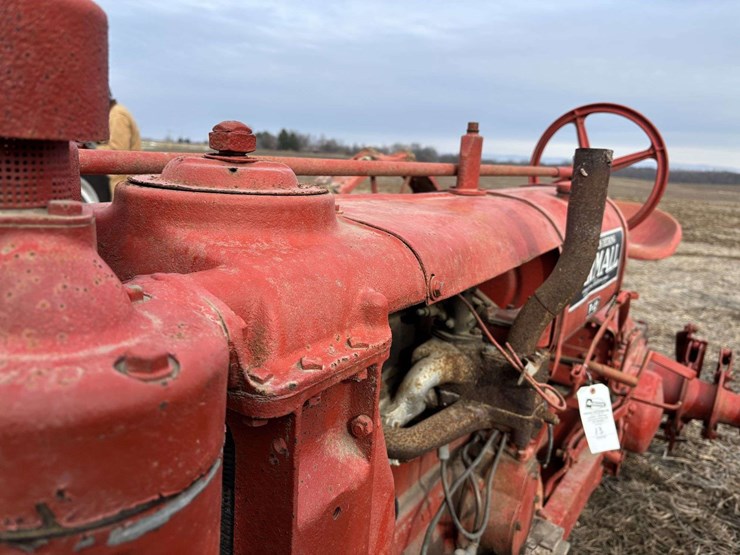 farmall-f-12-single-front-on-rubber-with-cast-steel-rim-and-rear-steel-image-57