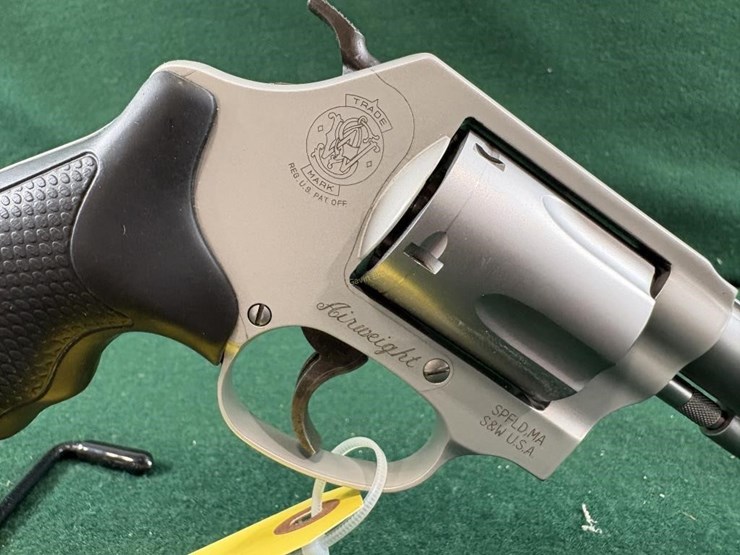 smith-&-wesson-airweight-38-&w-+-spl-revolver-image-2