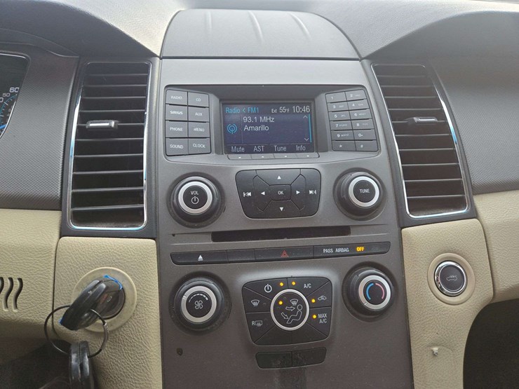 2013-ford-taurus-se-sedan-4d-image-14