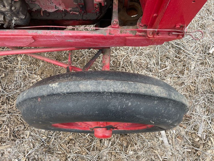 mccormick-deering-wk-40-wide-front-on-rubber-image-19