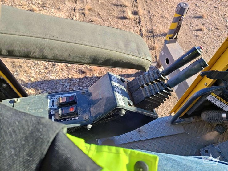 2014-grove-tms700e-image-46