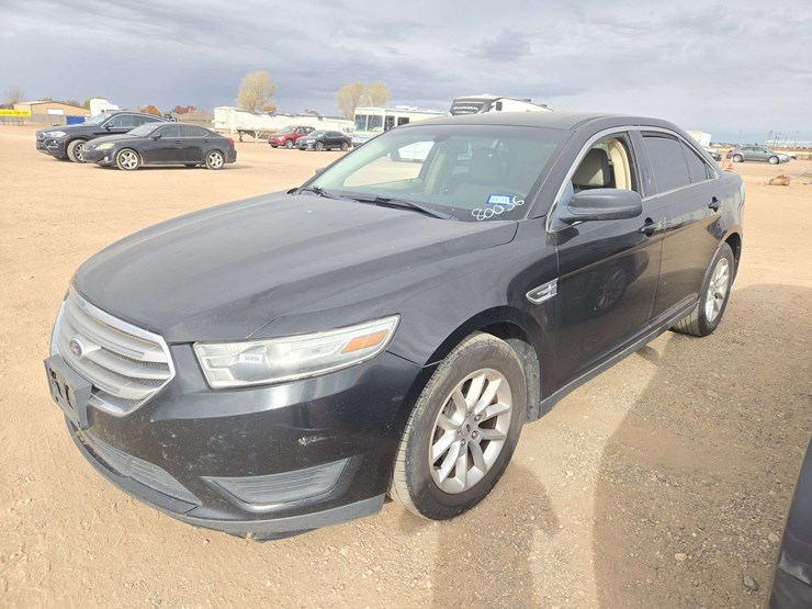 2013-ford-taurus-se-sedan-4d-image-1