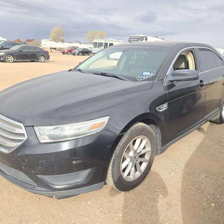 2013 Ford Taurus SE Sedan 4D