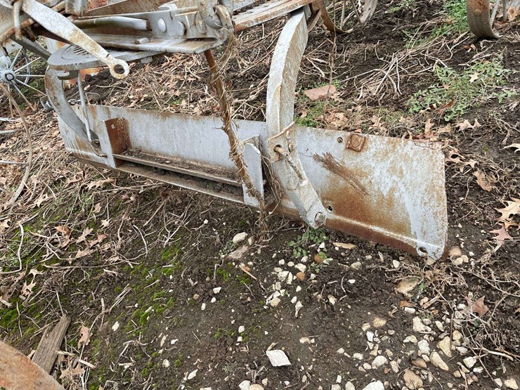 western-wheel-scraper-on-steel-image-27