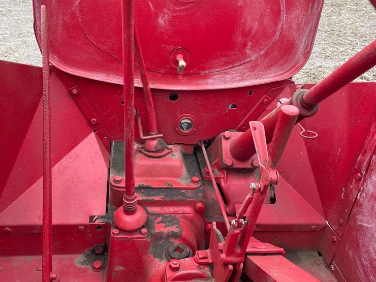 mccormick-deering-wk-40-wide-front-on-rubber-image-47