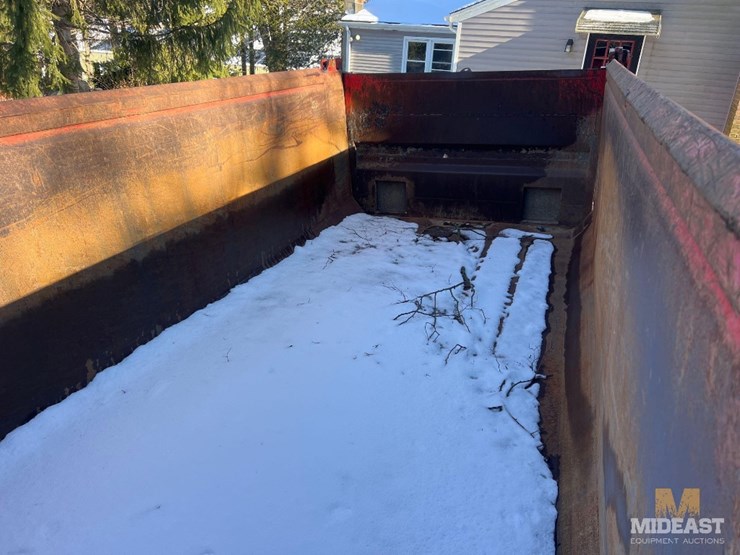 2007-peterbilt-379-tri-axle-dump-truck-image-28