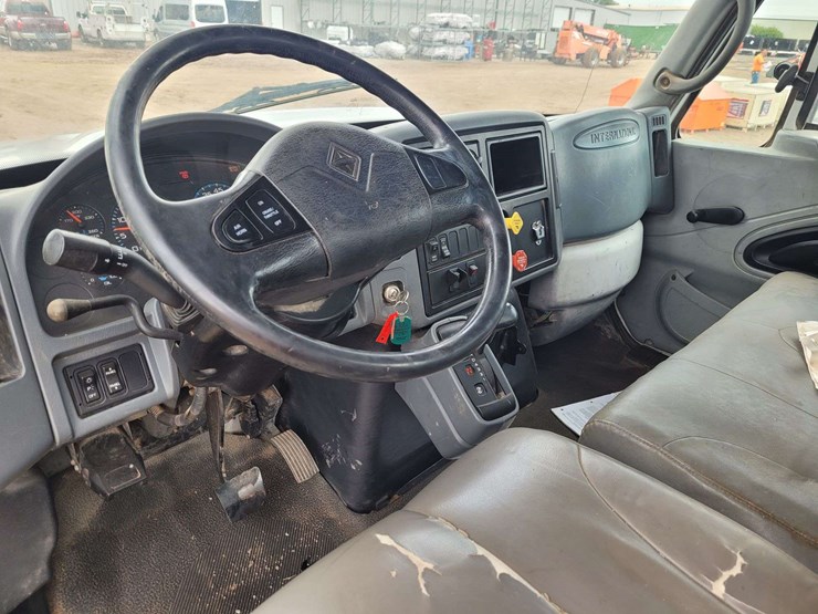 2004-international-7300-image-13