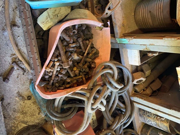 contents-of-shelving-image-24