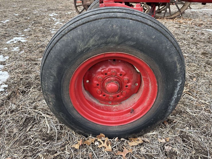 farmall-560-wide-front-(puller?)-image-14