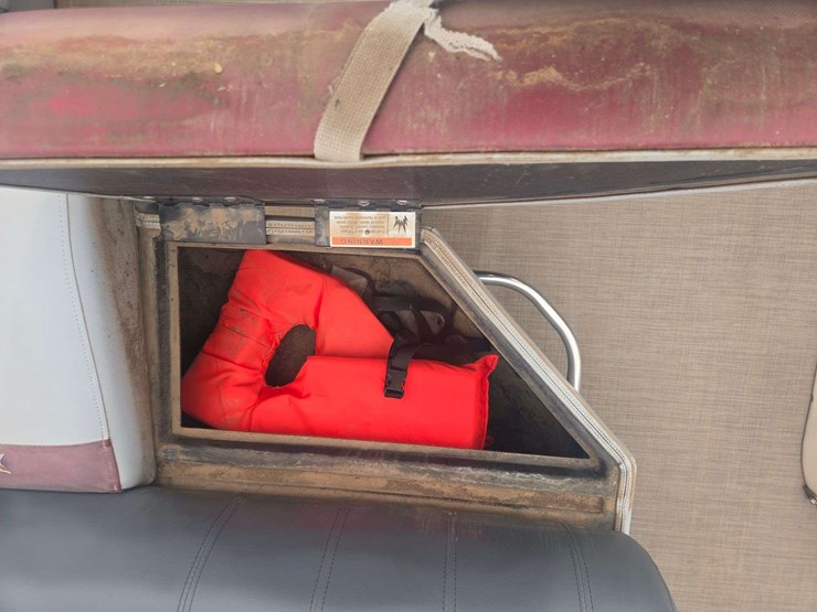 2017-lowe-ss210-pontoon-boat-image-25