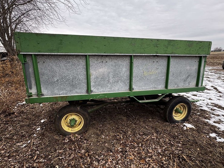 heider-12'-box-wagon-on-john-deere-running-gear-image-6