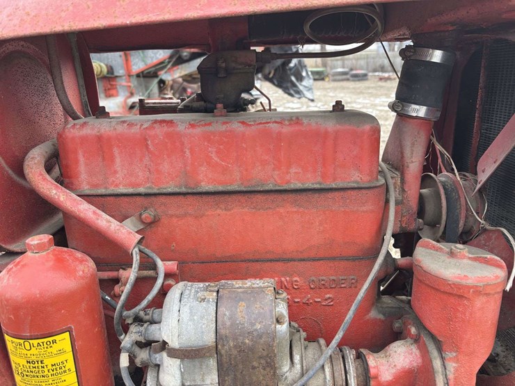 farmall-f-12-single-front-on-rubber-with-cast-steel-rim-and-rear-steel-image-37