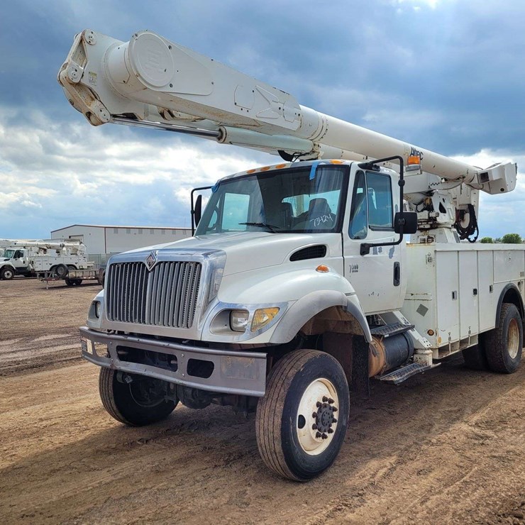 2004 INTERNATIONAL 7300