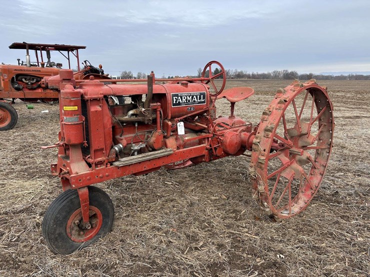 farmall-f-12-single-front-on-rubber-with-cast-steel-rim-and-rear-steel-image-1