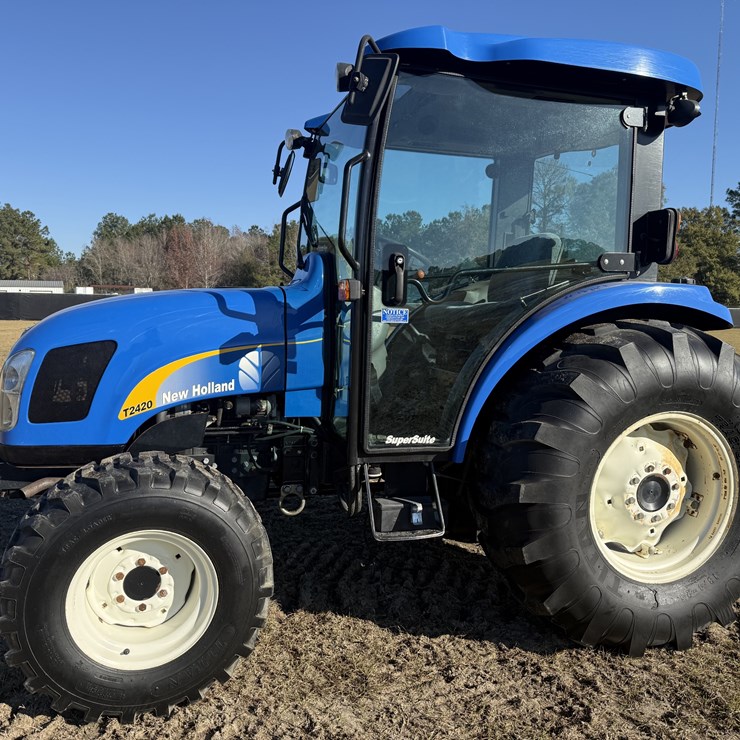 2008 NEW HOLLAND T2420