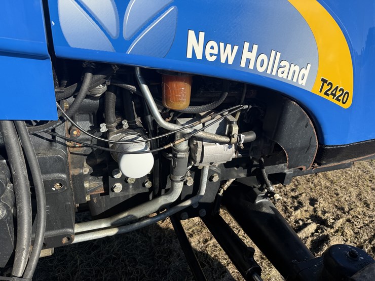 2008-new-holland-t2420-image-9