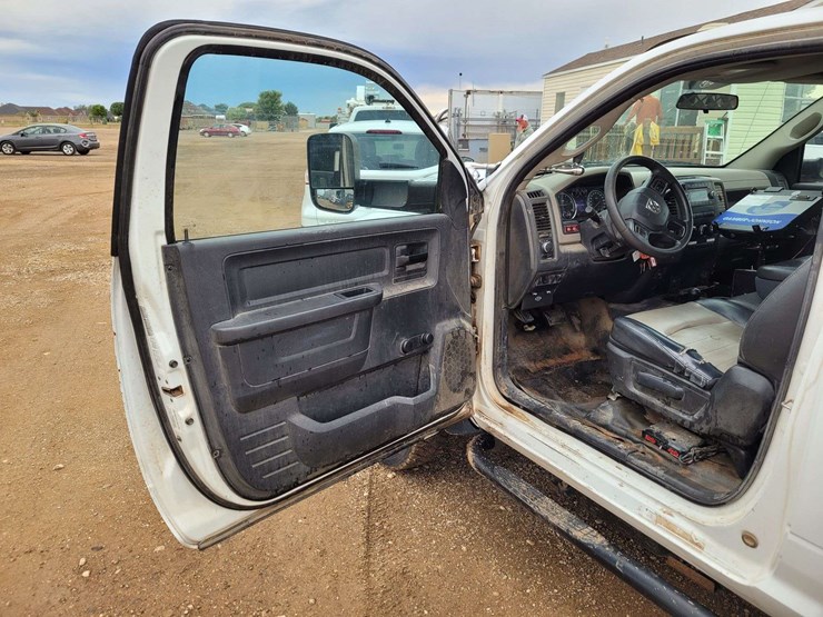 2012-ram-5500-chassis-regular-cab-2d-bucket-truck-image-8