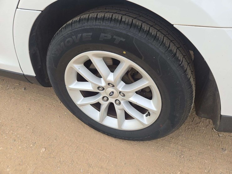 2013-ford-taurus-se-sedan-4d-image-5