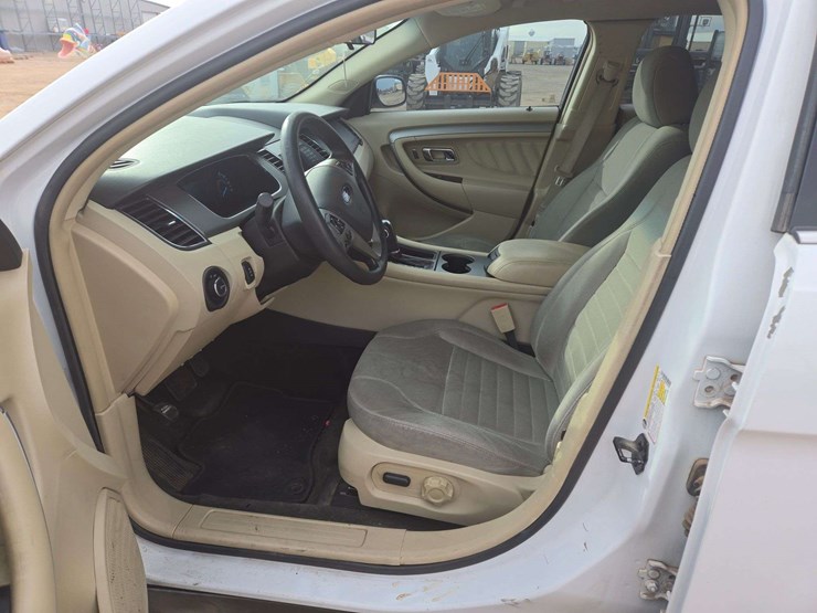 2013-ford-taurus-se-sedan-4d-image-12