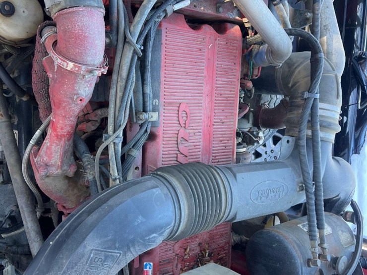 2007-peterbilt-379-tri-axle-dump-truck-image-26