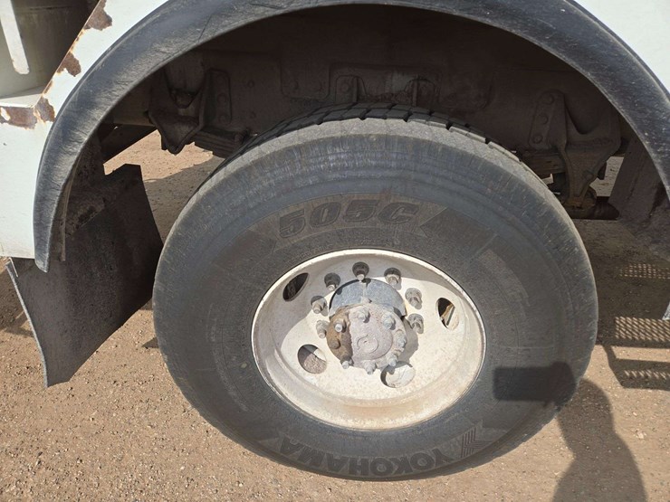 2009-international-7300-image-10