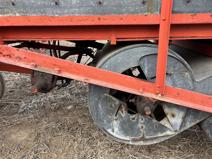 case-28x46-thresher-on-steel-image-22