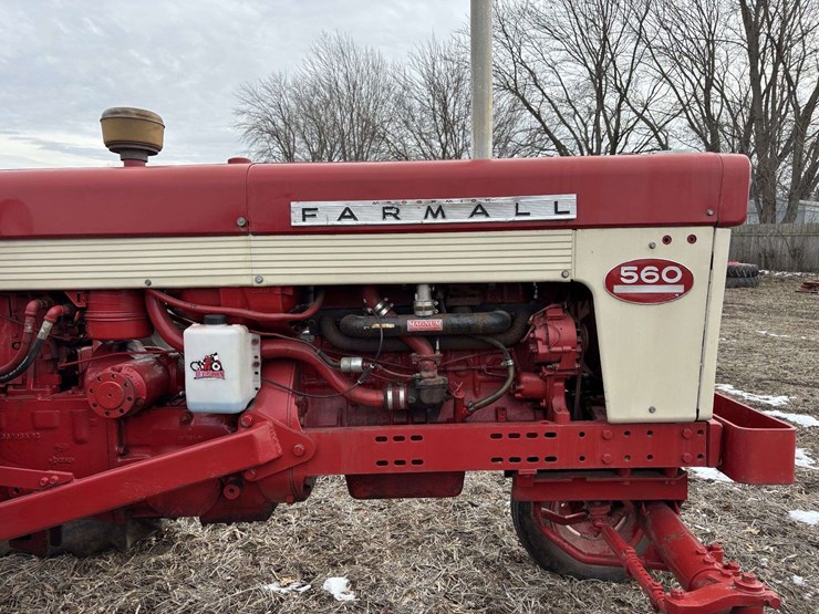 farmall-560-wide-front-(puller?)-image-37
