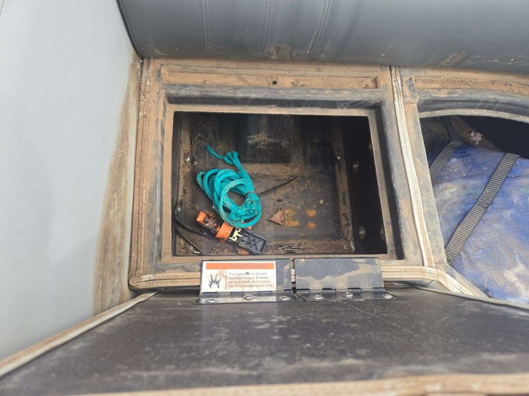 2017-lowe-ss210-pontoon-boat-image-27