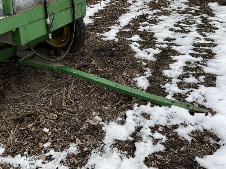 heider-12'-box-wagon-on-john-deere-running-gear-image-8