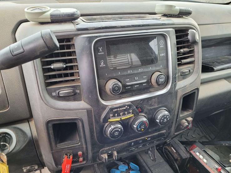 2014-ram-5500-chassis-regular-cab-2d-bucket-truck-image-13