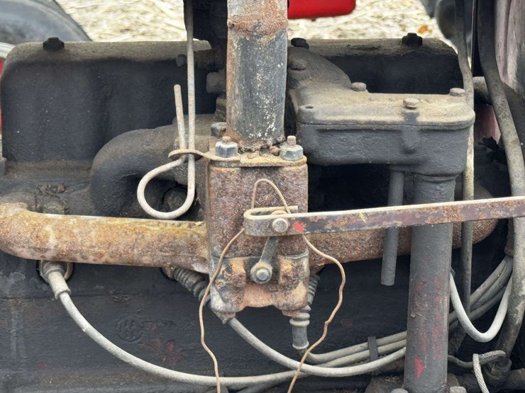 farmall-f-12-narrow-front-on-rubber-image-15