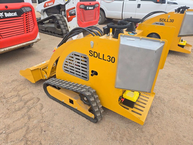 2025-sdlanch-sdll30-mini-skid-steer-image-4