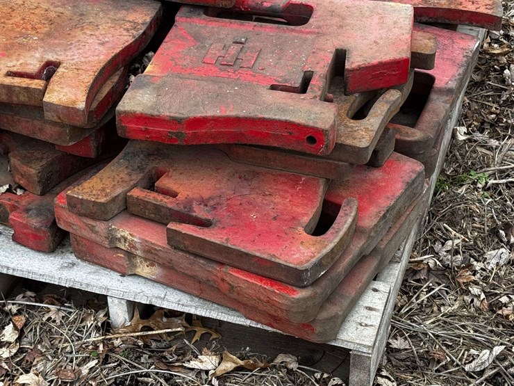 pallet-of-international-harvester-and-misc.-suitcase-weights-image-3