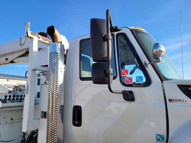 2009-international-harvester-sx525-truck-digger-derrick-truck-image-3