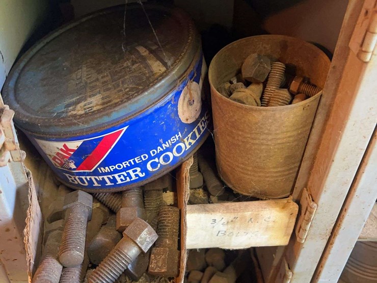 contents-of-shelving-image-21