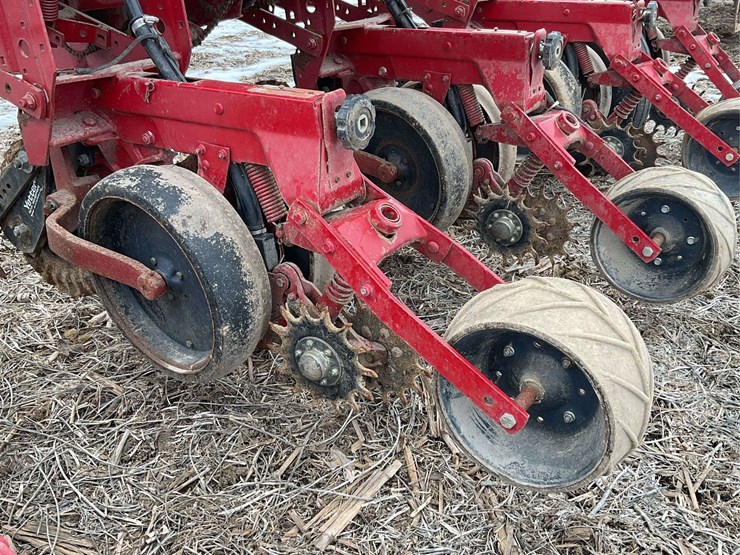 case-ih-cyclo-air-6-row-planter-image-24