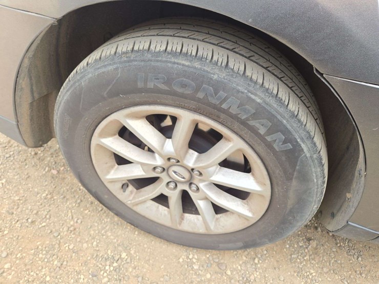 2014-ford-taurus-se-sedan-4d-image-8