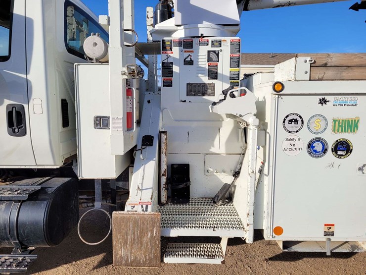 2009-international-harvester-sx525-truck-digger-derrick-truck-image-17