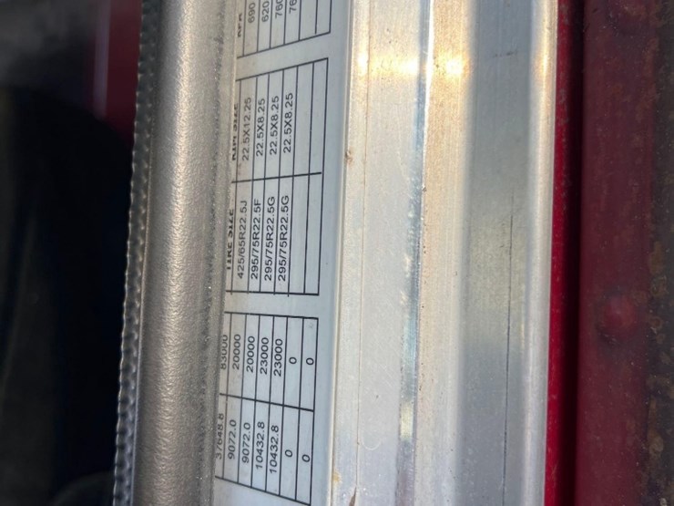 2007-peterbilt-379-tri-axle-dump-truck-image-30