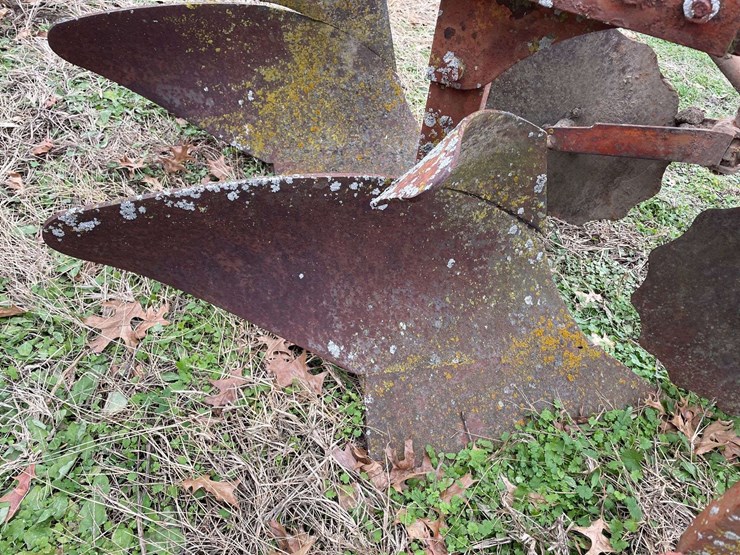 allis-chalmers-3-bottom-mounted-plow-image-19