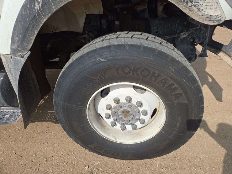 2009-international-7300-image-9