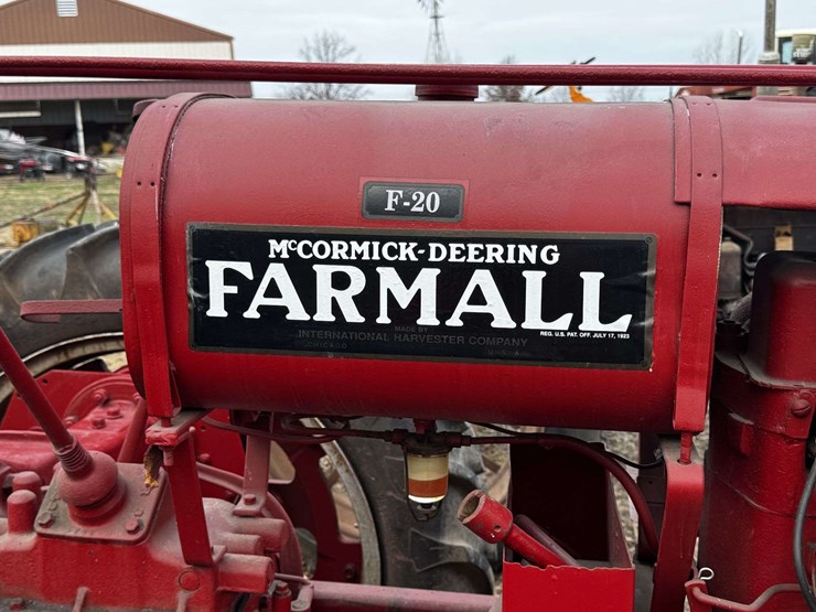 farmall-f-20-narrow-front-on-rubber-image-42