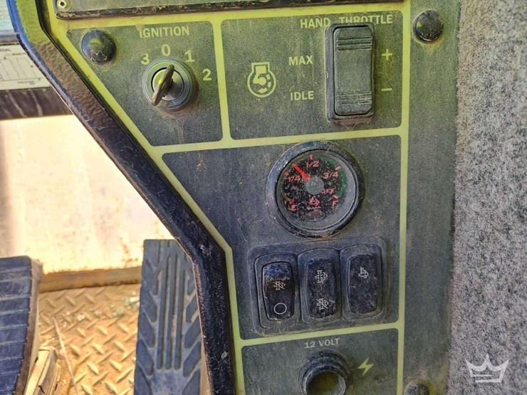 2014-grove-tms700e-image-30