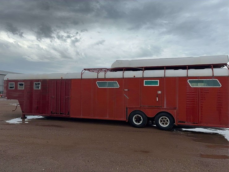 horse-transport-5th-wheel-livestock-trailer-image-5
